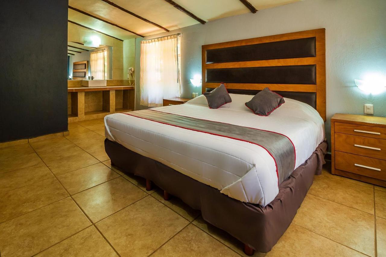 Hotel Hacienda Coyotes Zapotlanejo Exteriör bild