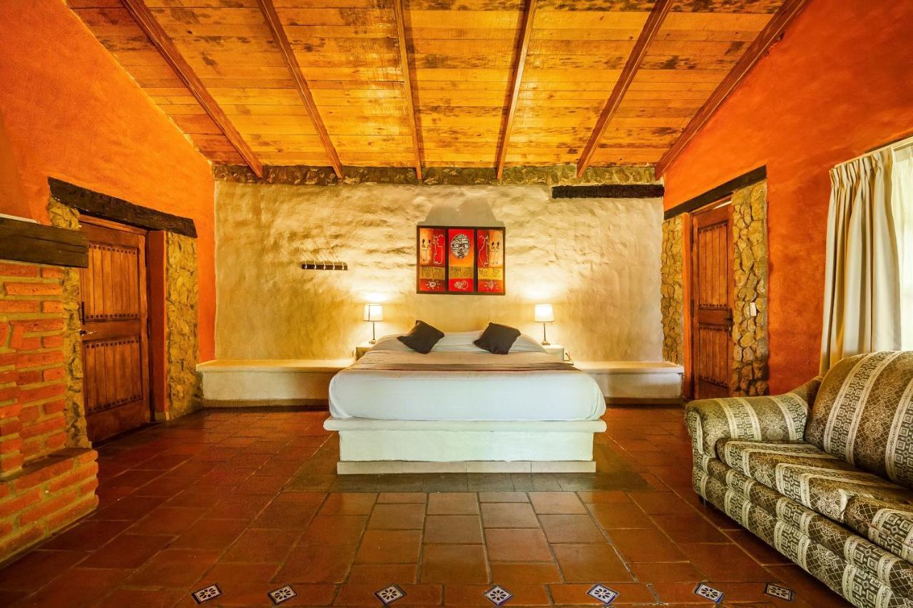 Hotel Hacienda Coyotes Zapotlanejo Exteriör bild