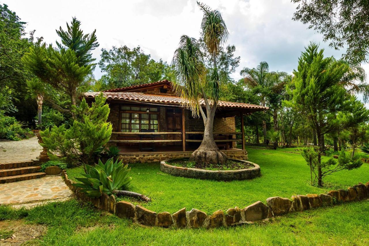 Hotel Hacienda Coyotes Zapotlanejo Exteriör bild